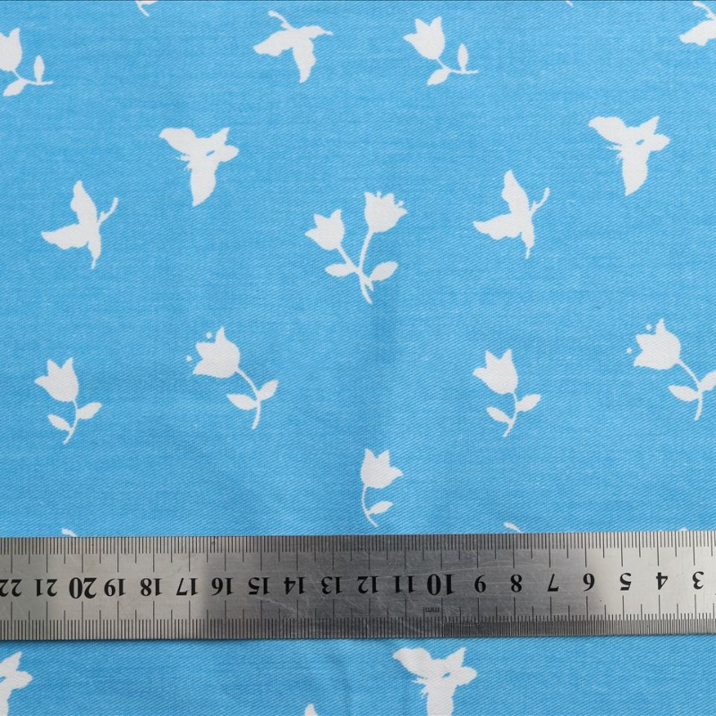 21支10858全棉纱卡 兰底白蝴蝶印花布 医院病员服面料