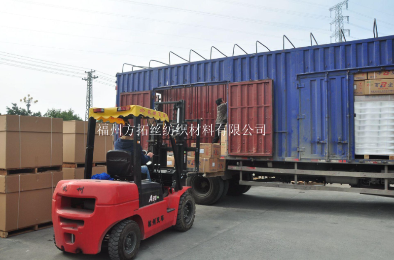 厂家直供 现货全涤针织纬编米通足球网眼布 足球服面料 运动面料
