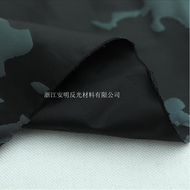 迷彩烫金反光布 镭射绚彩尼丝纺面料 时尚运动外套面料