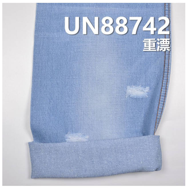 宋妍霏現身機場，條紋針織短袖搭半身裙，紮麻花辮清新又減齡！