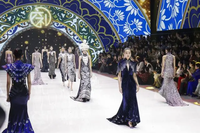 大品牌齐聚中国国际时装周，释放出什么样的信号？