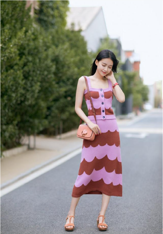 针织布在夏装中的时尚应用与搭配方案