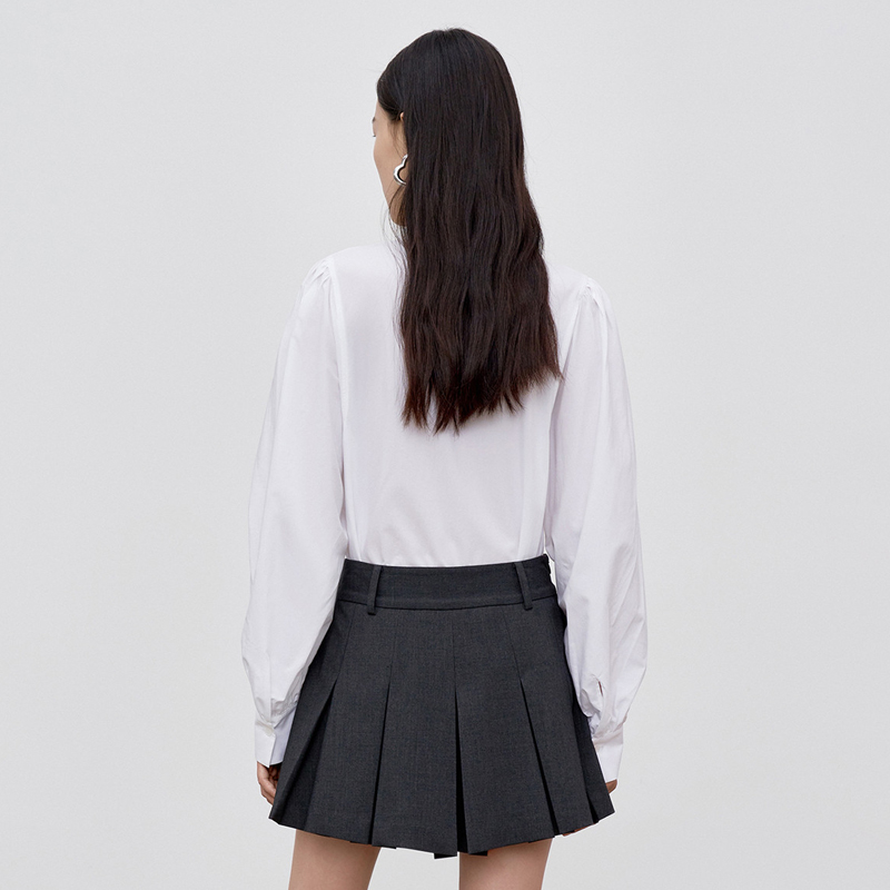 野性与干练的完美结合：MO&Co.绑带V领泡泡袖天丝棉女衬衫