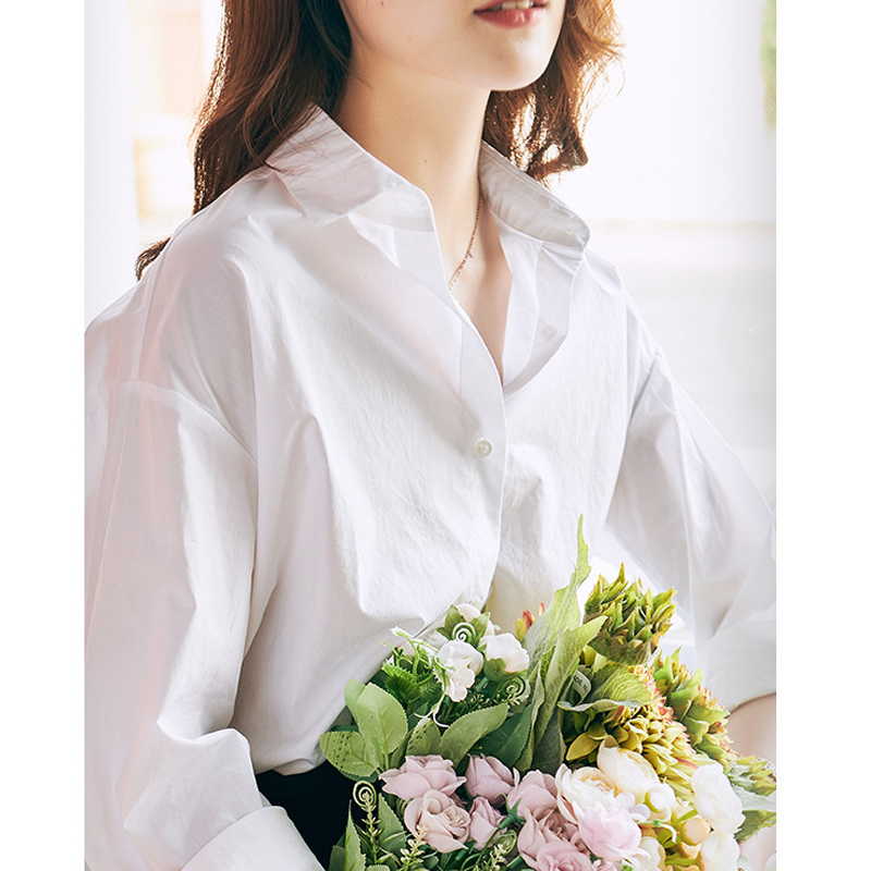 纯棉府绸落肩女衬衫：慵懒减龄的时尚诠释“永远的高中女生”