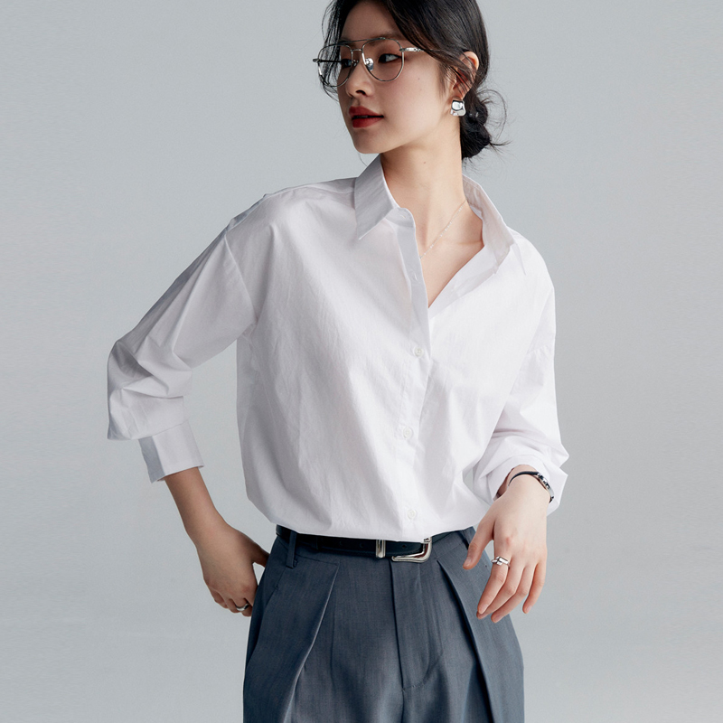 纯棉府绸落肩女衬衫：慵懒减龄的时尚诠释“永远的高中女生”