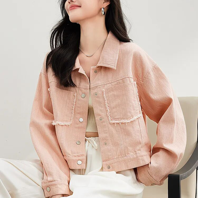 甜蜜多巴胺：探索彩色牛仔的时尚魅力