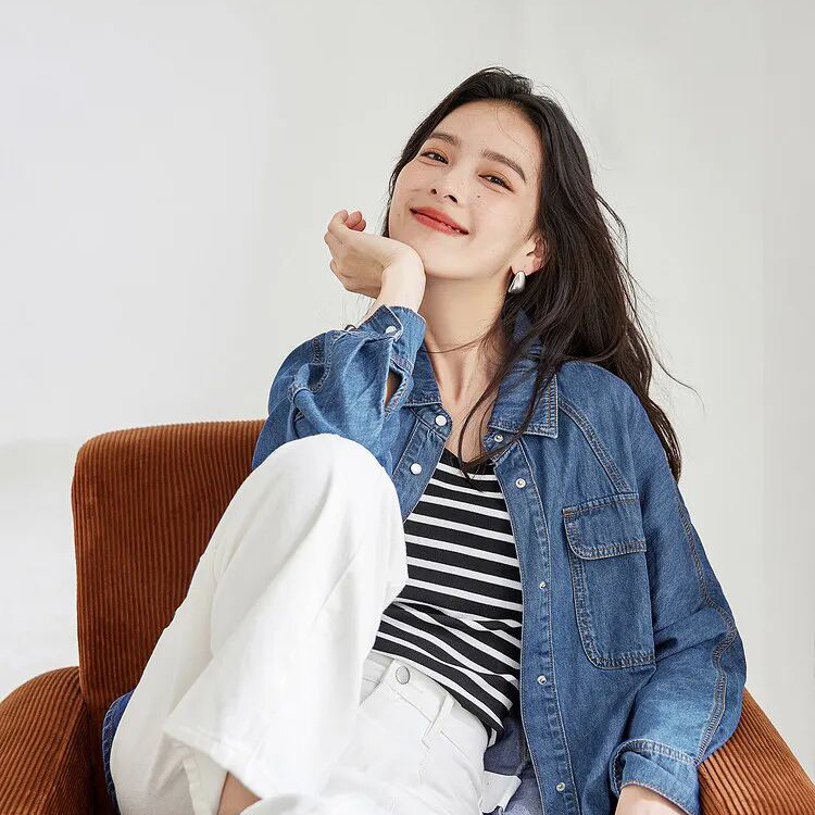 甜蜜多巴胺：探索彩色牛仔的时尚魅力