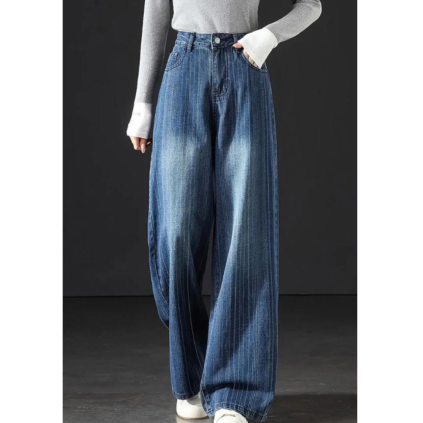 高级复古风情：蓝经黑纬条子牛仔的时尚演绎