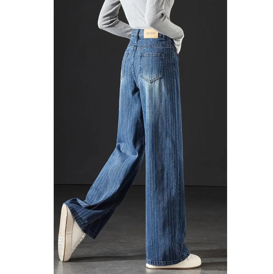 高级复古风情：蓝经黑纬条子牛仔的时尚演绎