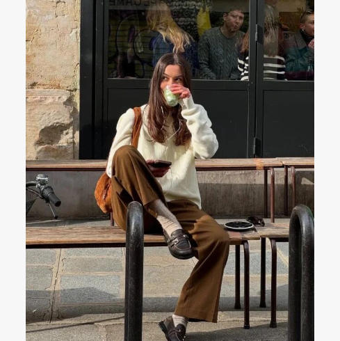 “淡人穿搭”出圈了​！时尚的尽头是极简主义