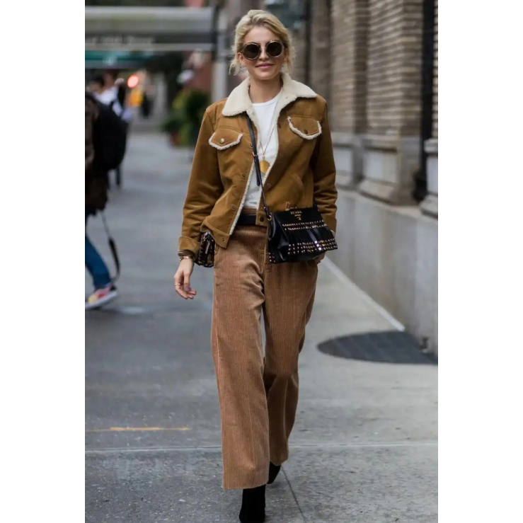 每到秋冬必“翻红”！复古感灯芯绒赶紧收​藏！