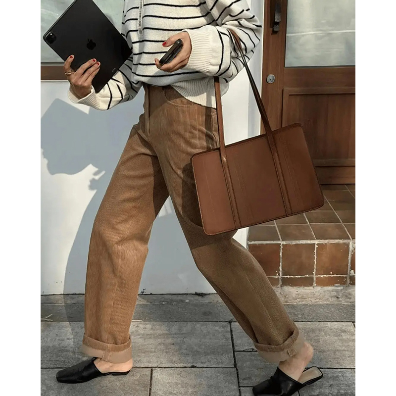 每到秋冬必“翻红”！复古感灯芯绒赶紧收​藏！