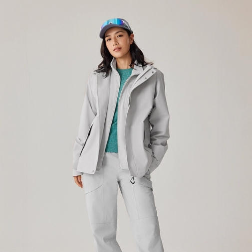 尼龙四面弹防泼水染色布：户外与休闲的"全能战士"