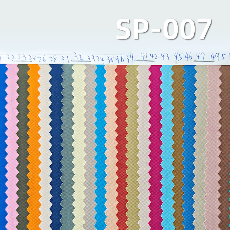 本款尼龙哑光斜纹染色布; 它是一款 100% 尼龙,重量为 150g/m²,幅宽 57/58" 的染色布料,主要工艺是 “哑光斜纹 + 防水”,货号 SP-007; 这款面料布面哑光低调,质感轻奢,斜纹结构稳固,手感紧实,具备良好防水性能,抗撕裂。适用于制作户外服、外套夹克、背包、箱包等。